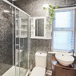 Host & - Seas The Day Apartment